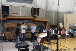 画像ギャラリー No.003のサムネイル画像 / 「蒼き革命のヴァルキュリア」国歌斉唱イベントが開催。光田康典氏の指揮のもと,50人のファンと一緒にユトランド王国の国歌を歌ってきた