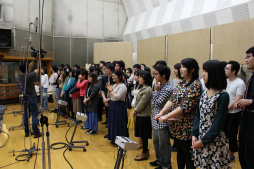 画像ギャラリー No.006のサムネイル画像 / 「蒼き革命のヴァルキュリア」国歌斉唱イベントが開催。光田康典氏の指揮のもと,50人のファンと一緒にユトランド王国の国歌を歌ってきた