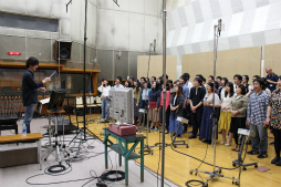 画像ギャラリー No.008のサムネイル画像 / 「蒼き革命のヴァルキュリア」国歌斉唱イベントが開催。光田康典氏の指揮のもと,50人のファンと一緒にユトランド王国の国歌を歌ってきた