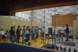 画像ギャラリー No.009のサムネイル画像 / 「蒼き革命のヴァルキュリア」国歌斉唱イベントが開催。光田康典氏の指揮のもと,50人のファンと一緒にユトランド王国の国歌を歌ってきた