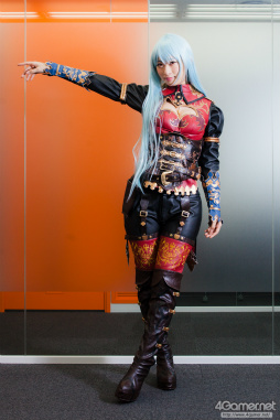 画像ギャラリー No.007のサムネイル画像 / 「蒼き革命のヴァルキュリア」“死神”と“歌姫”に扮した倉持由香さん&吉田早希さんが4Gamer編集部にやってきた!