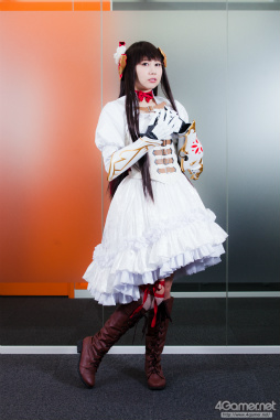 画像ギャラリー No.010のサムネイル画像 / 「蒼き革命のヴァルキュリア」“死神”と“歌姫”に扮した倉持由香さん&吉田早希さんが4Gamer編集部にやってきた!