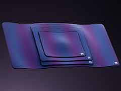 表面ホロ加工でグラデーションが変化して見える「Fnatic Gear」の布製マウスパッドが国内発売