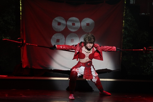 画像ギャラリー No.006のサムネイル画像 / 舞台「“斬劇『戦国BASARA』蒼紅乱世”『紅』未来への誇り」のゲネプロをレポート。真田幸村を筆頭とする織田残党の若き武将達が豊臣・毛利に挑む