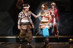 画像ギャラリー No.011のサムネイル画像 / 舞台「“斬劇『戦国BASARA』蒼紅乱世”『紅』未来への誇り」のゲネプロをレポート。真田幸村を筆頭とする織田残党の若き武将達が豊臣・毛利に挑む