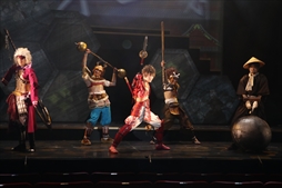 画像ギャラリー No.012のサムネイル画像 / 舞台「“斬劇『戦国BASARA』蒼紅乱世”『紅』未来への誇り」のゲネプロをレポート。真田幸村を筆頭とする織田残党の若き武将達が豊臣・毛利に挑む