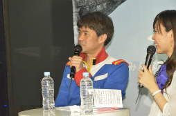 画像ギャラリー No.009のサムネイル画像 / 「ガンダムブレイカー3」でガンプラをカスタマイズ。ガンダム芸人 若井おさむさんが審査員長を務めた「最強の俺ガンダムを創るのは、誰だ!」レポート