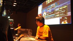 画像ギャラリー No.006のサムネイル画像 / 「戦国大戦」公式大会「一統への道 天覇一統トーナメント」は“HUNTER”主君が優勝