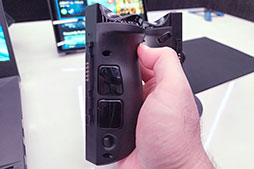 画像ギャラリー No.010のサムネイル画像 / 8.8インチ液晶搭載の携帯型ゲームPC「Lenovo Legion Go」が12月8日発売。合体ゲームパッドやFPSモードなど見どころは多い