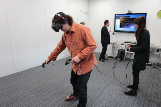 画像ギャラリー No.005のサムネイル画像 / 「なぜVRを?」「社風ですから」HTCの開発者に聞いたVive開発秘話。独特な形のコントローラにも工夫が凝らされていた