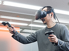 徳岡正肇の これをやるしかない！：VR空間内を歩き回れる夢のシステム「HTC Vive」が持つ可能性と課題について考える
