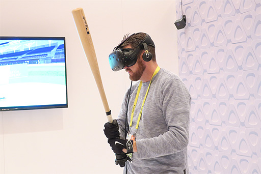 ꡼ No.006 | CES 2017HTC¤ʪΤ˼դƻȤViveѤΥ⡼ȥåѥإåɥեȯɽVRץͷꥵӥʤɤ