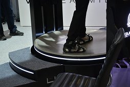 ꡼ No.004 | G-Star 2017ϷƤ롤⤱롤᤯­줬ߥåVRǥХQuantum VR Treadmillפץ쥤