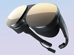 メガネのようにかけられるVR HMD「VIVE Flow」が11月18日に発売。新開発の光学系により，メガネ民でも裸眼でVRを楽しめる