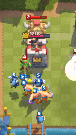 画像ギャラリー No.007のサムネイル画像 / 「クラッシュ・ロワイヤル」はMOBAやRTSの良さが凝縮されたカジュアルなリアルタイム対戦型カードゲーム。プレイインプレッションを掲載