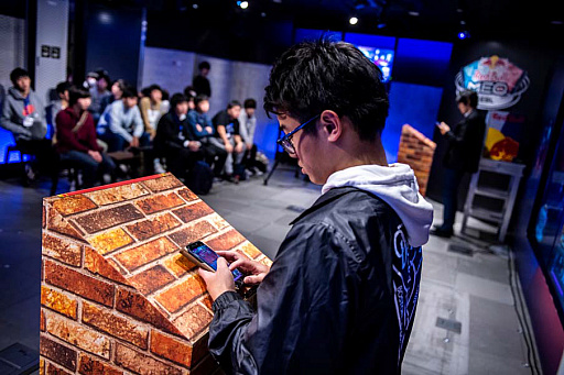 ���������꡼ No.003�Υ���ͥ������ / ��åɥ֥뤬e���ݡ������Ρ�Red Bull M.E.O. by ESL�ɤ��ư��12��16���˥ɥ��ĹԤ��򤫤�������ͽ���򳫺�