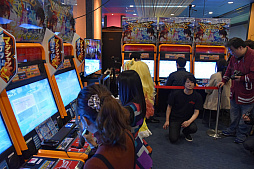 画像ギャラリー No.008のサムネイル画像 / 新作アーケードゲーム「マジシャンズデッド」の全国キャラバンがついに千秋楽。矢作紗友里さん,小林元子さん,まちゃぼーさんも参加したイベントの模様をレポート