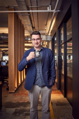 ꡼ No.002 | Dead by Daylightסߡ֥󥰡פΥܤϤɤΤ褦ˤƼ¸ΤBehaviour InteractiveΥޥ塼Ȼ˥᡼륤󥿥ӥ塼