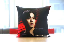 画像ギャラリー No.004のサムネイル画像 / 「トレバ」にシンガーソングライター橋本裕太さんのリバーシブルクッションが登場