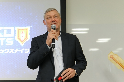 ���������꡼ No.002�Υ���ͥ������ / �֥쥴�֥��å��ס֥��˥�ס֥��ޥۥ�����פȤ���3�Ĥ��줫��ʤ�֥쥴�ͥå����ʥ��ġפȤϡ� ����Ϫ�ܡ��θ�������ͤ��ݡ���