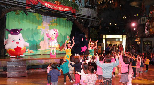 画像ギャラリー No.008のサムネイル画像 / サンリオピューロランドで開催中の「パズドラクロス」コラボイベントをレポート。タマゾー,デビ,ハローキティによるコラボダンスを楽しもう