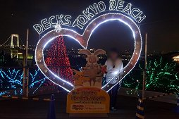 画像集#013のサムネイル/夏のデックス東京ビーチはポケモンでいっぱい！　ピカチュウ＆ボルケニオンも駆けつけた，イルミネーション点灯式をレポート