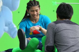 画像ギャラリー No.004のサムネイル画像 / 「ポケモン サン・ムーン」吉田沙保里さん出演の新CM「しれんサポーター」篇が1月31日に放映開始