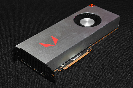 画像集 No.002のサムネイル画像 / ［SIGGRAPH］AMDの本気GPU「Radeon RX Vega」がついに発表。「GTX 1080をしのぐ理論性能」で399ドル（税別）から。8月14日発売