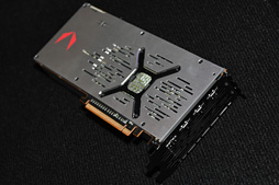画像集 No.004のサムネイル画像 / ［SIGGRAPH］AMDの本気GPU「Radeon RX Vega」がついに発表。「GTX 1080をしのぐ理論性能」で399ドル（税別）から。8月14日発売