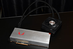 画像集#010のサムネイル/［SIGGRAPH］AMDの本気GPU「Radeon RX Vega」がついに発表。「GTX 1080をしのぐ理論性能」で399ドル（税別）から。8月14日発売
