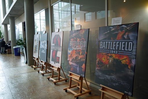 画像ギャラリー No.003のサムネイル画像 / 「バトルフィールド1」の詳細をチェック。戦車と馬が駆け合い,兵士達がスコップで殴り合う。この混沌こそがバトルフィールドの原点回帰だ