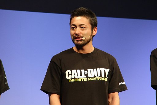 画像ギャラリー No.002のサムネイル画像 / 「コール オブ デューティ インフィニット・ウォーフェア」全国大学生対抗戦の決勝大会をレポート。俳優の山田孝之さんがゲストで登壇