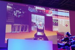 画像ギャラリー No.007のサムネイル画像 / 「コール オブ デューティ インフィニット・ウォーフェア」全国大学生対抗戦の決勝大会をレポート。俳優の山田孝之さんがゲストで登壇