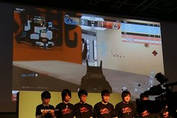 画像ギャラリー No.010のサムネイル画像 / 「コール オブ デューティ インフィニット・ウォーフェア」全国大学生対抗戦の決勝大会をレポート。俳優の山田孝之さんがゲストで登壇