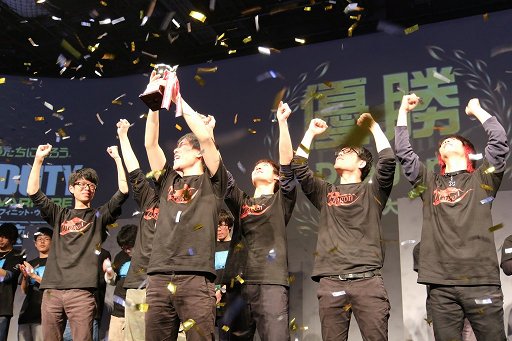 画像ギャラリー No.012のサムネイル画像 / 「コール オブ デューティ インフィニット・ウォーフェア」全国大学生対抗戦の決勝大会をレポート。俳優の山田孝之さんがゲストで登壇