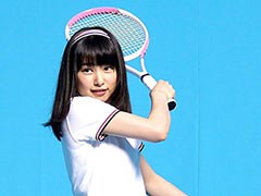 「白猫テニス」，女優の桜井日奈子さんを起用した新CMが8月1日にオンエア。ガチャピン，コナンらコラボキャラ達も登場