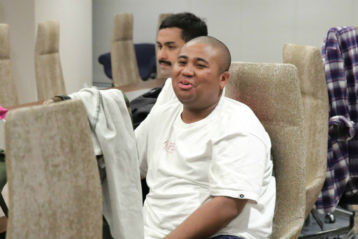 画像ギャラリー No.015のサムネイル画像 / 最強若手芸人を決する「ローモバチャレンジカップ」優勝決戦をレポート。やり込みあり,引きこもりあり,一大決戦を制したのは鬼越トマホーク