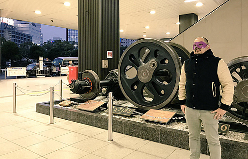 画像ギャラリー No.001のサムネイル画像 / サラリーマンを見つけたのは,冷たい街の温かい人たち。「ローモバ」を運営していたら日本各地に飛ばされた“けんぼう”のクリスマス