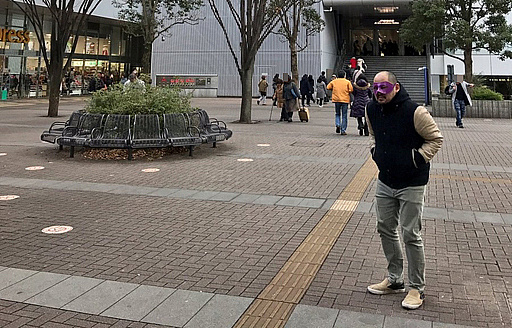 画像ギャラリー No.008のサムネイル画像 / サラリーマンを見つけたのは,冷たい街の温かい人たち。「ローモバ」を運営していたら日本各地に飛ばされた“けんぼう”のクリスマス