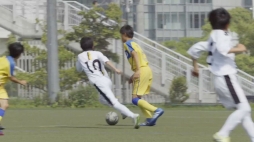 画像ギャラリー No.012のサムネイル画像 / ゲームでサッカーが上手くなる? 「ウイイレ 2017」を使ったトレーニング「ウイトレ」のTVCMが公開