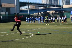 画像ギャラリー No.010のサムネイル画像 / 「ウイニングイレブン 2017」を使ったサッカー教室「ウイトレチャレンジ」が開催。実戦向けの「考えるサッカー」メソッドをゲームで身につけられる