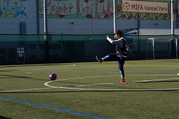 画像ギャラリー No.012のサムネイル画像 / 「ウイニングイレブン 2017」を使ったサッカー教室「ウイトレチャレンジ」が開催。実戦向けの「考えるサッカー」メソッドをゲームで身につけられる