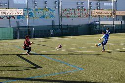 画像ギャラリー No.013のサムネイル画像 / 「ウイニングイレブン 2017」を使ったサッカー教室「ウイトレチャレンジ」が開催。実戦向けの「考えるサッカー」メソッドをゲームで身につけられる