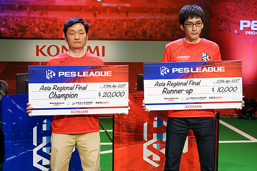 画像ギャラリー No.014のサムネイル画像 / 「ウイニングイレブン 2017」世界決勝への切符を手にしたのは,まやげか氏とじょー氏。「PES LEAGUE ROAD TO CARDIFF」アジア地域決勝をレポート