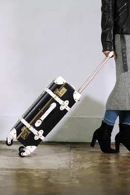 ツキウタ。」のユニットをイメージしたキャリーケースがムービックから登場