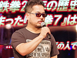 画像ギャラリー No.031のサムネイル画像 / 「鉄拳7」の発売を記念した「e-sports TEKKEN BAR」がオープン。名誉店長に就任したオカダ・カズチカ選手が原田Pをお姫様抱っこしたイベントをレポート