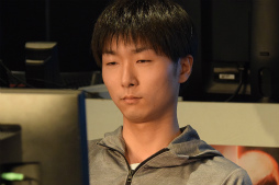 画像ギャラリー No.008のサムネイル画像 / 「鉄拳7」日本一を決める公式大会に向けた戦いが早くもスタート。最初に決勝大会行きの切符を手にしたのはバッツ選手