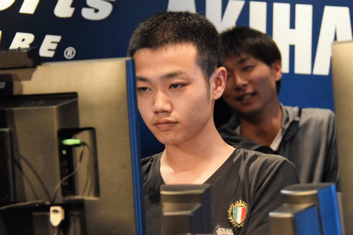 画像ギャラリー No.011のサムネイル画像 / 「鉄拳7」日本一を決める公式大会に向けた戦いが早くもスタート。最初に決勝大会行きの切符を手にしたのはバッツ選手