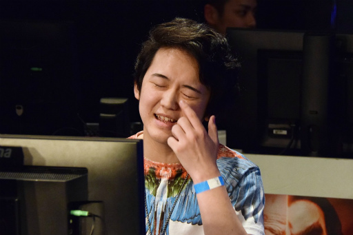 画像ギャラリー No.014のサムネイル画像 / 「鉄拳7」日本一を決める公式大会に向けた戦いが早くもスタート。最初に決勝大会行きの切符を手にしたのはバッツ選手