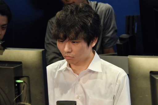 画像ギャラリー No.015のサムネイル画像 / 「鉄拳7」日本一を決める公式大会に向けた戦いが早くもスタート。最初に決勝大会行きの切符を手にしたのはバッツ選手